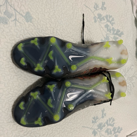 Cleats Nike phantom super hard to find - Picture 3 of 11